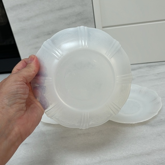 Vintage Depression Macbeth White American Sweetheart Opaline Small Glass Plates - Picture 3 of 7
